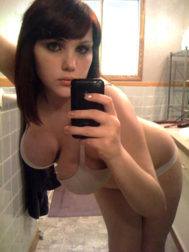 Fabulous brunette jugs in hot beginners selfshot picture
