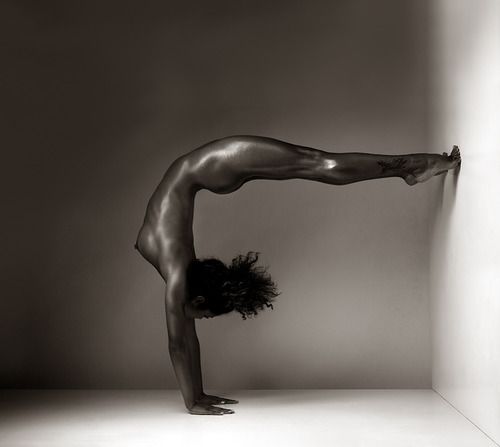 Amazing black muscular body in this incredible photo