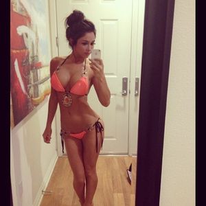 Gorgeous spanish brunette in this incredible homemade selfshot picture