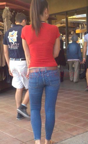 Hot brunette butt in a incredible picture