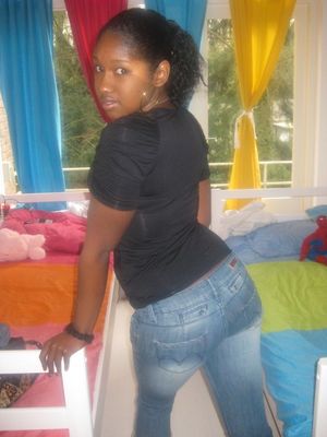 Hot rookie pic featuring lovely chocolate skinned booty