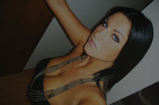 Amazing homemade selfshot photo with a stunning brunette