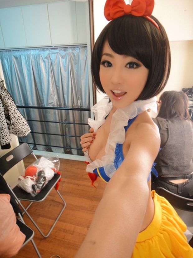 Hot asian in this awesome costume pic