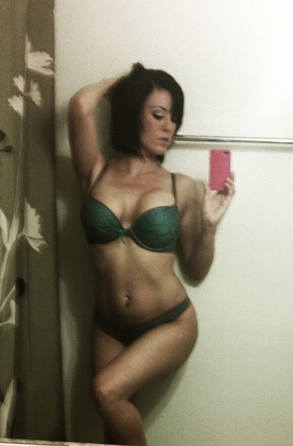 Hot amateur selfshot picture with a superb brunette mother
