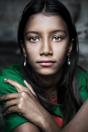 she was unique looking to me-i can't tell what her ethnic background is.Mysterious.