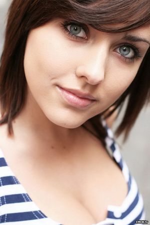 Beautiful brunette teen in hot homemade pic