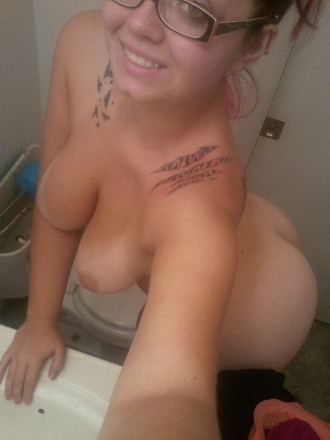 Curvy Girls With Glasses XXX Selfies