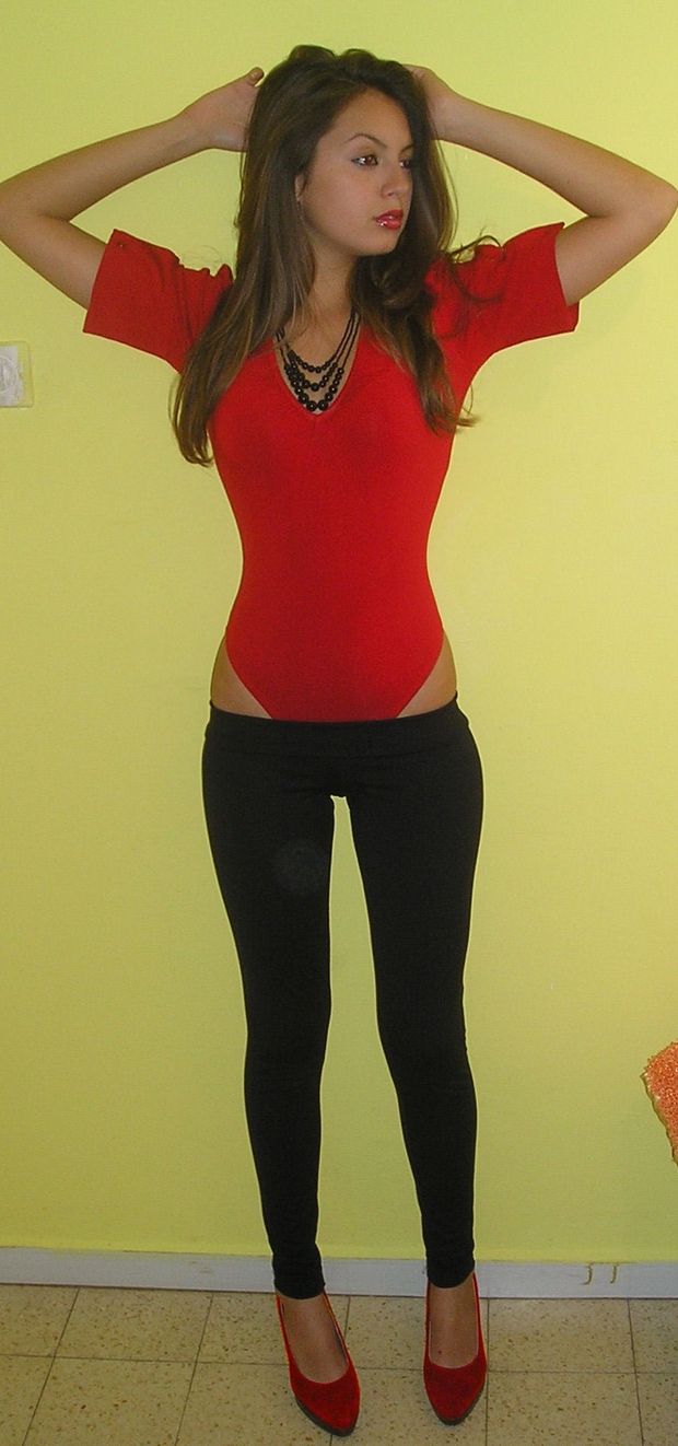Lovely brunette teen in this hot rookie picture