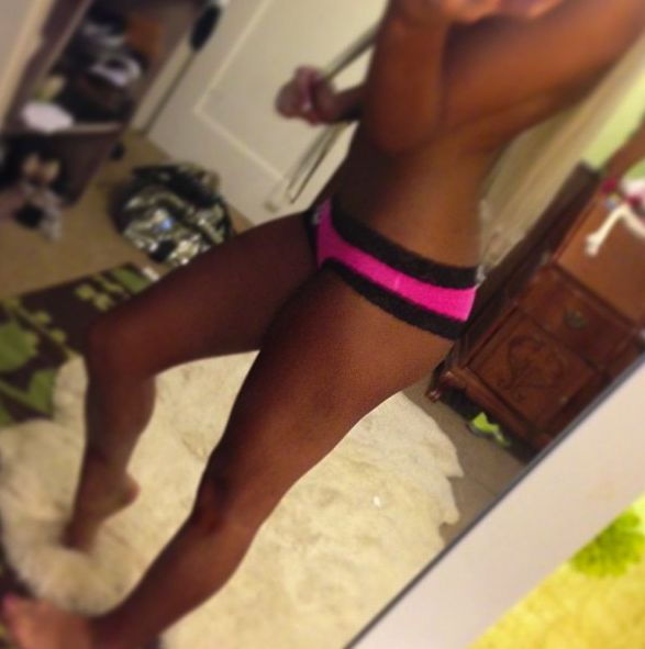 Fucking sexy ass and sexy legs on this hot girl. she looks amazing in those pink and black panties