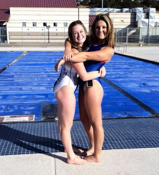 two girls with sexy asses and toned legs