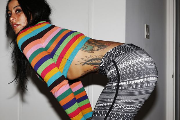 Lovely brunette ass in this amazing pic