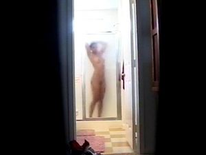 Dude records his roommate's girlfriend thru the shower door, hot stuff