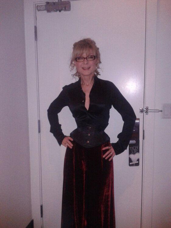 NINA HARTLEY