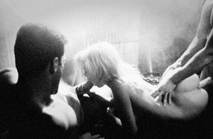 Lovely blonde booty in amazing sex threesome pic