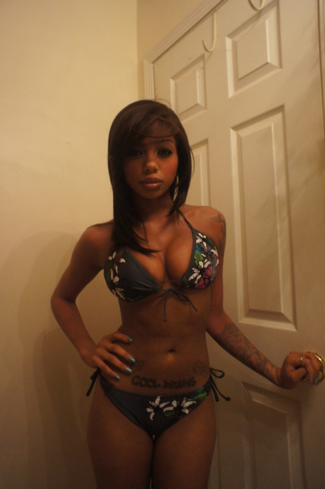 Hot novice pic featuring superb dark-skinned rack