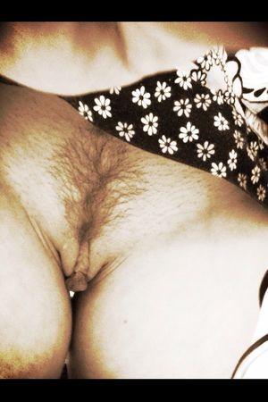 So horny at work so hereâ€™s some pussy