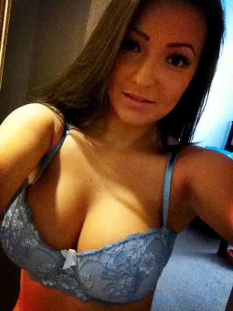 Beautiful ash brown big tits in a hot amateur selfshot picture