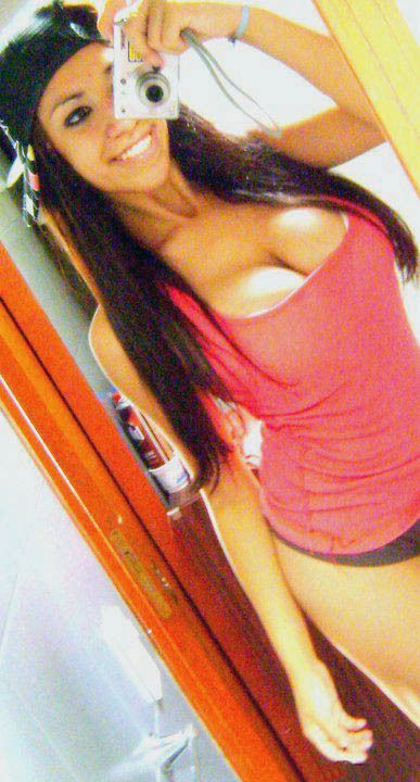 Hot chocolate skinned jugs in a hot amateur selfshot photo