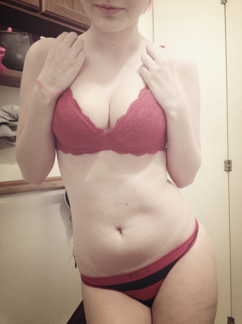 Gorgeous emo lingerie in a amazing pic
