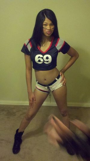 Hot ebony in this amazing pic