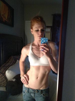 Lovely athletic body in this incredible beginners selfshot pic