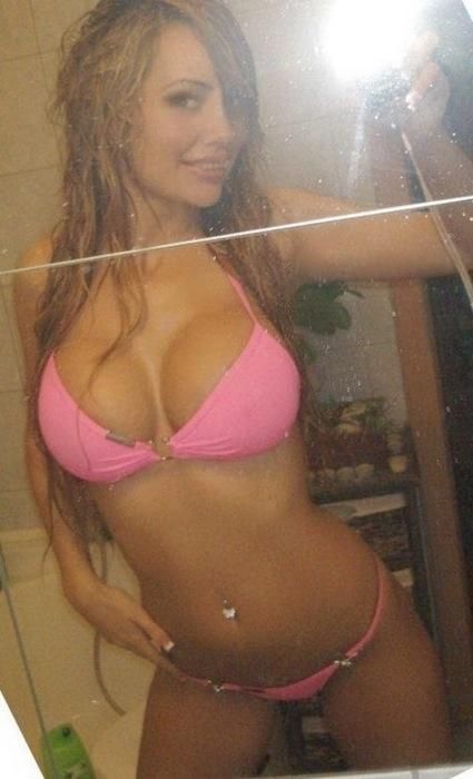 Amazing homemade selfshot picture with a lovely blonde teen