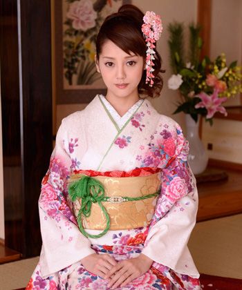 Pretty japanese av model Rei Mizuna in sexy kimono
