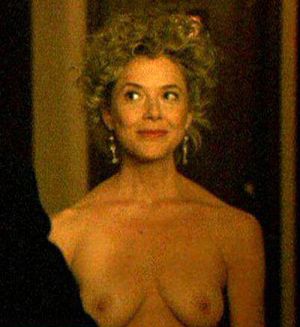 Annette Bening fully nude in The Grifters