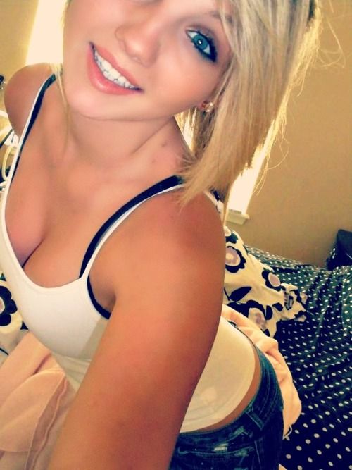 Stunning blonde in a amazing pic