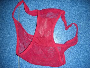 my sisters panties after she had them on yummmmmmmmmmm