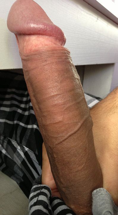 Awesome solo selfshot picture with a lovely gay toned body