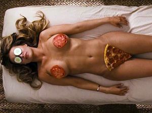 #Carmen #Electra #naked but covered in Meet The Spartans