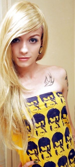 Beautiful shemale in a incredible pic