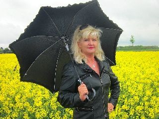 sexyLAURAhot hat 1 neues Bild im Profil!