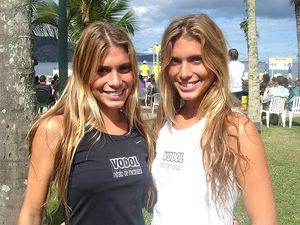 Bia and Branca, twin sisters Brazilian synchronized swimming!