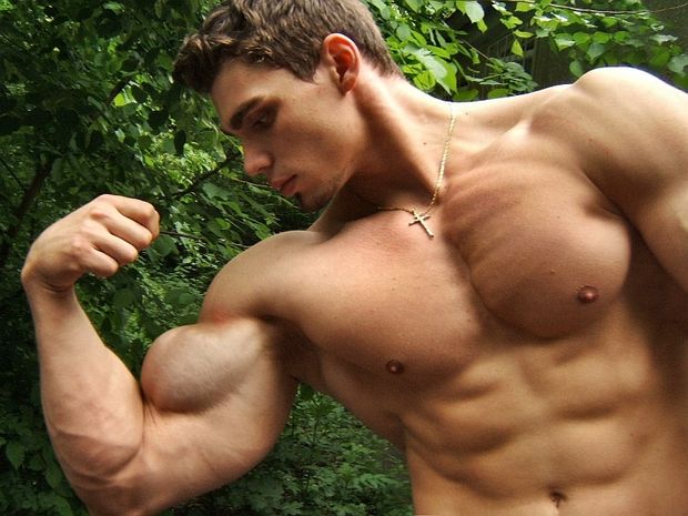 Stunning gay athletic body in this incredible photo