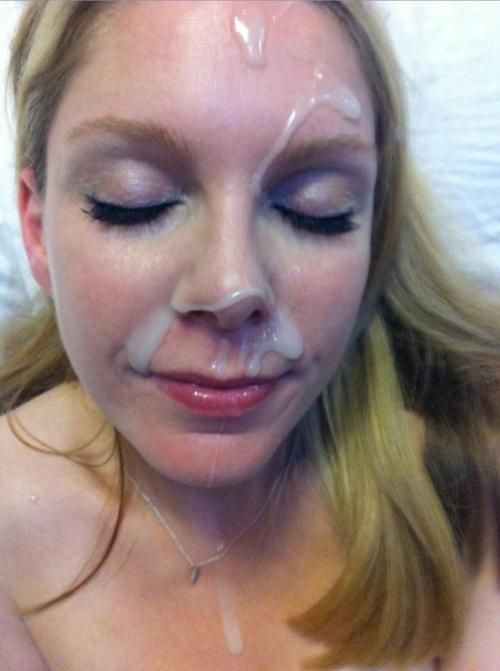 Amazing cumshot pic with a amazing blonde