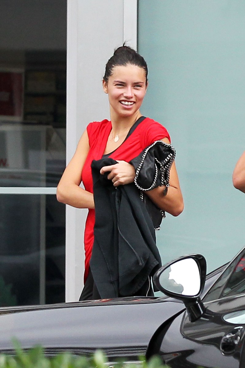 Adriana Lima Heading To The Gym In Miami Beach