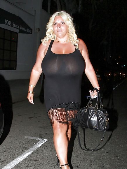 Amazing pic with a fabulous blonde mom