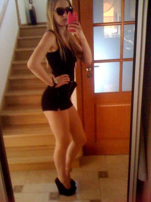 Lovely blonde muscular body in awesome novice pic