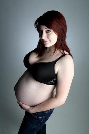 Sexy redheaded pregnant chick