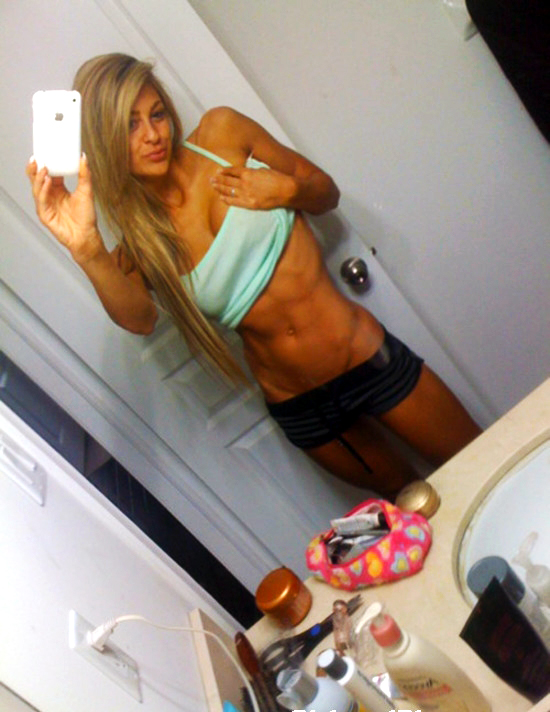 Superb blonde athletic body in amazing beginners selfshot pic