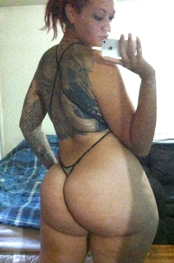 Lovely ass in a hot selfshot pic