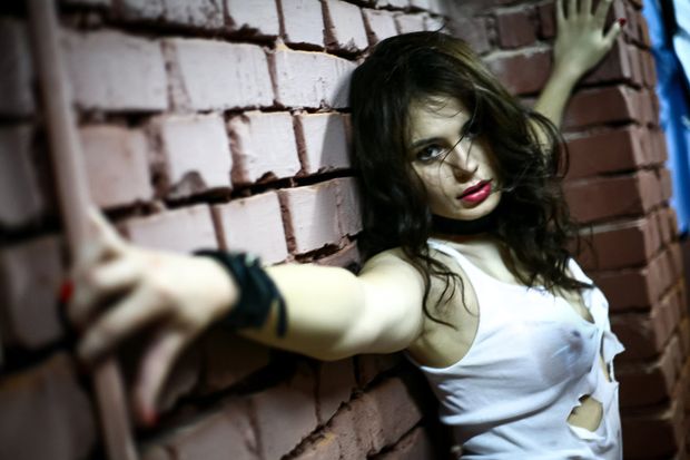 Beautiful brunette in awesome pic