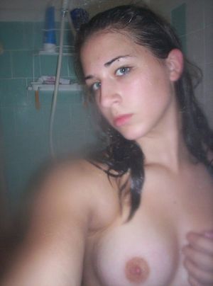 Amateur teen showers