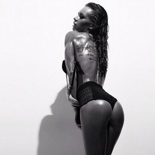 Stunning athletic body in a amazing pic