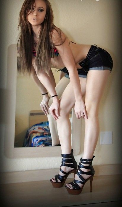 Hot blonde teen in hot amateur pic