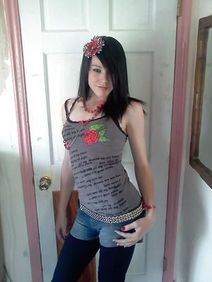 Beautiful emo brunette in this awesome pic