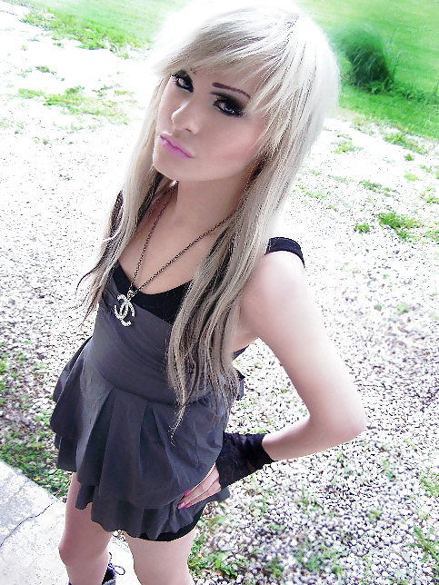 Superb emo in a awesome picture
