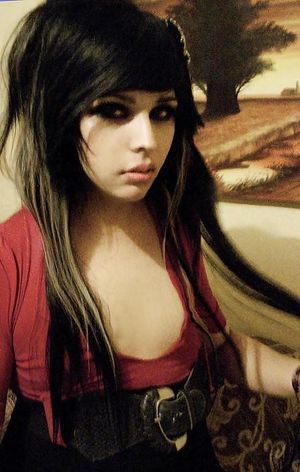 Hot emo brunette in incredible pic